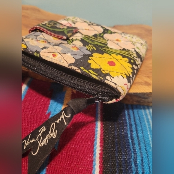 Vintage Vera Bradley Floral Zip And Snap Wallet Size Is Approx 4.5"W× 4" H - Picture 9 of 12